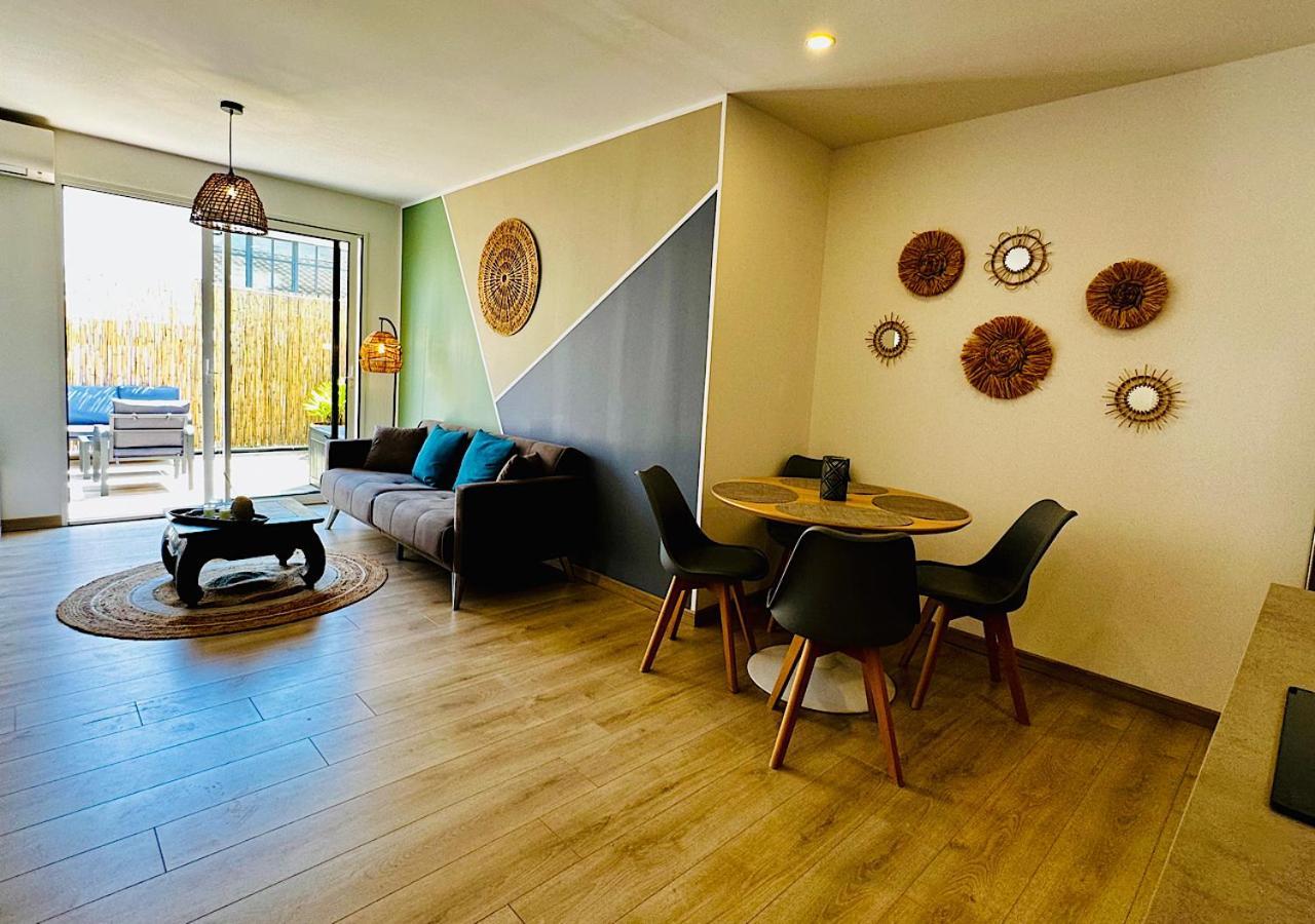 La Vaihere En Camargue, L'hibiscus Et Le Magnolia Apartment *
